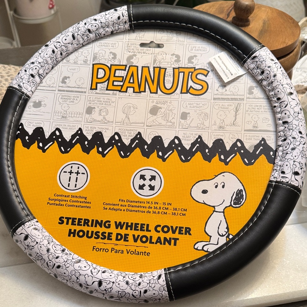 Peanuts Snoopy Steering Wheel Cover - Black, White.